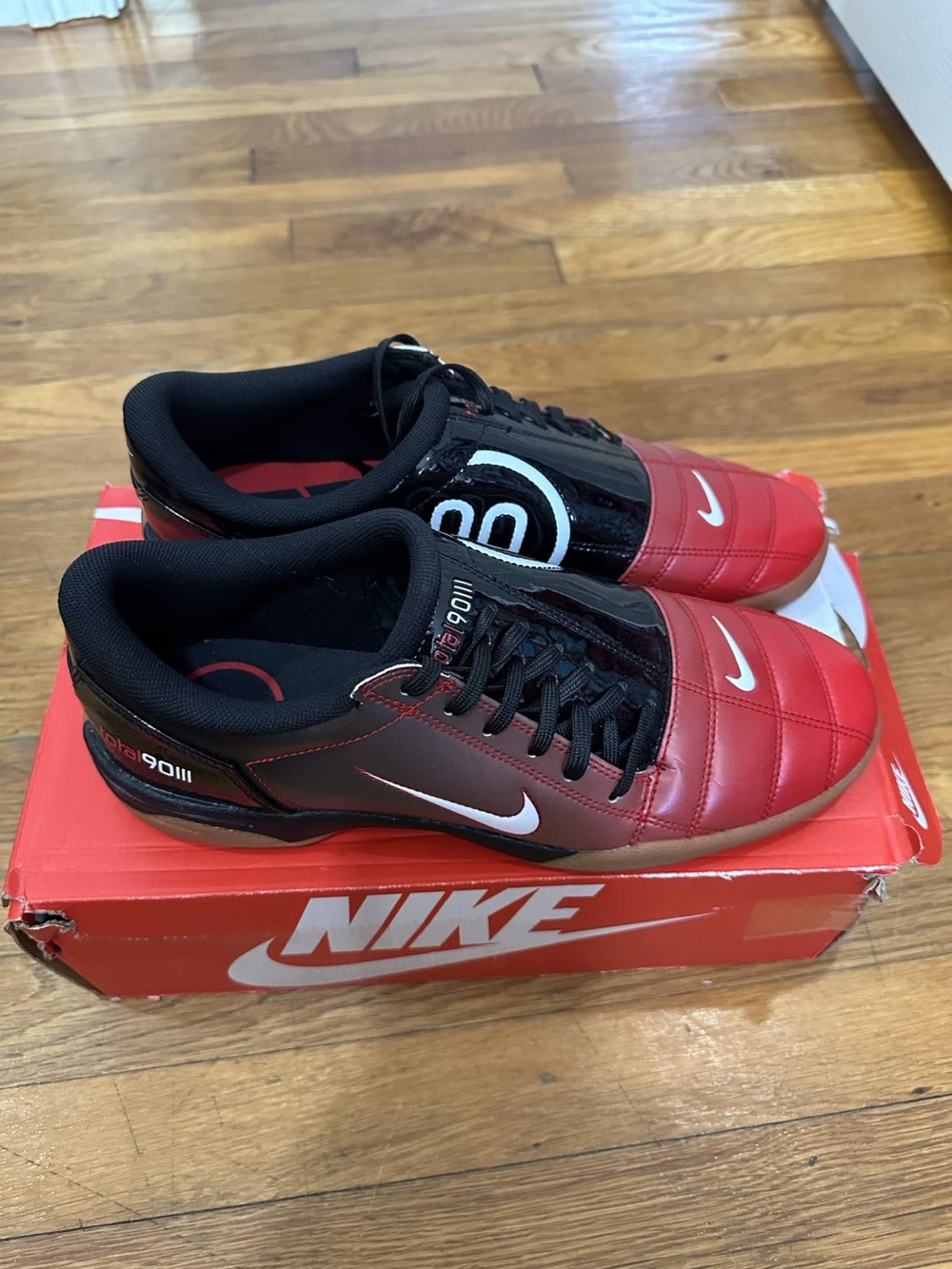 *Slightly Used* Nike Total 90 Men Black Red (IH2230-001) Size 10
